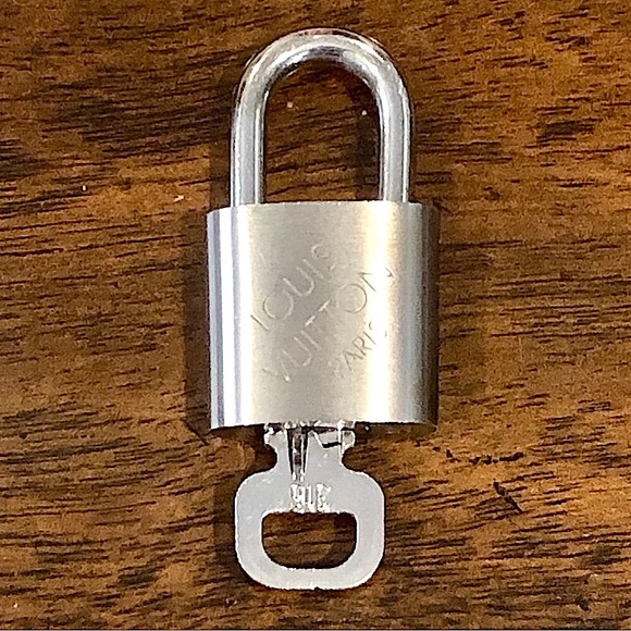 LOUIS VUITTON Silver Lock & Key Brushed Palladium Made In France RARE COA #316 - Picture 7 of 14